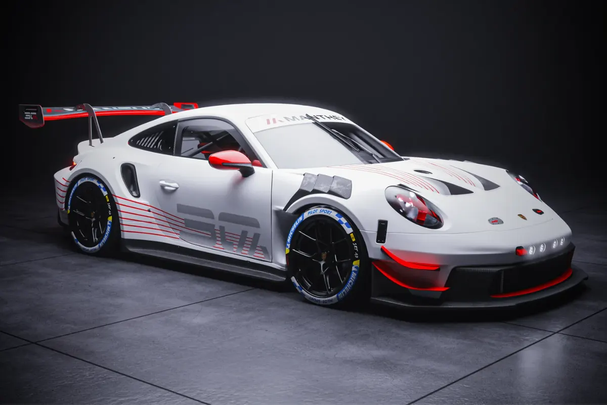 Белый гоночный Porsche 911 GT3 Cup MR 30 с красными полосами, большим антикрылом и шинами Michelin на тёмном фоне