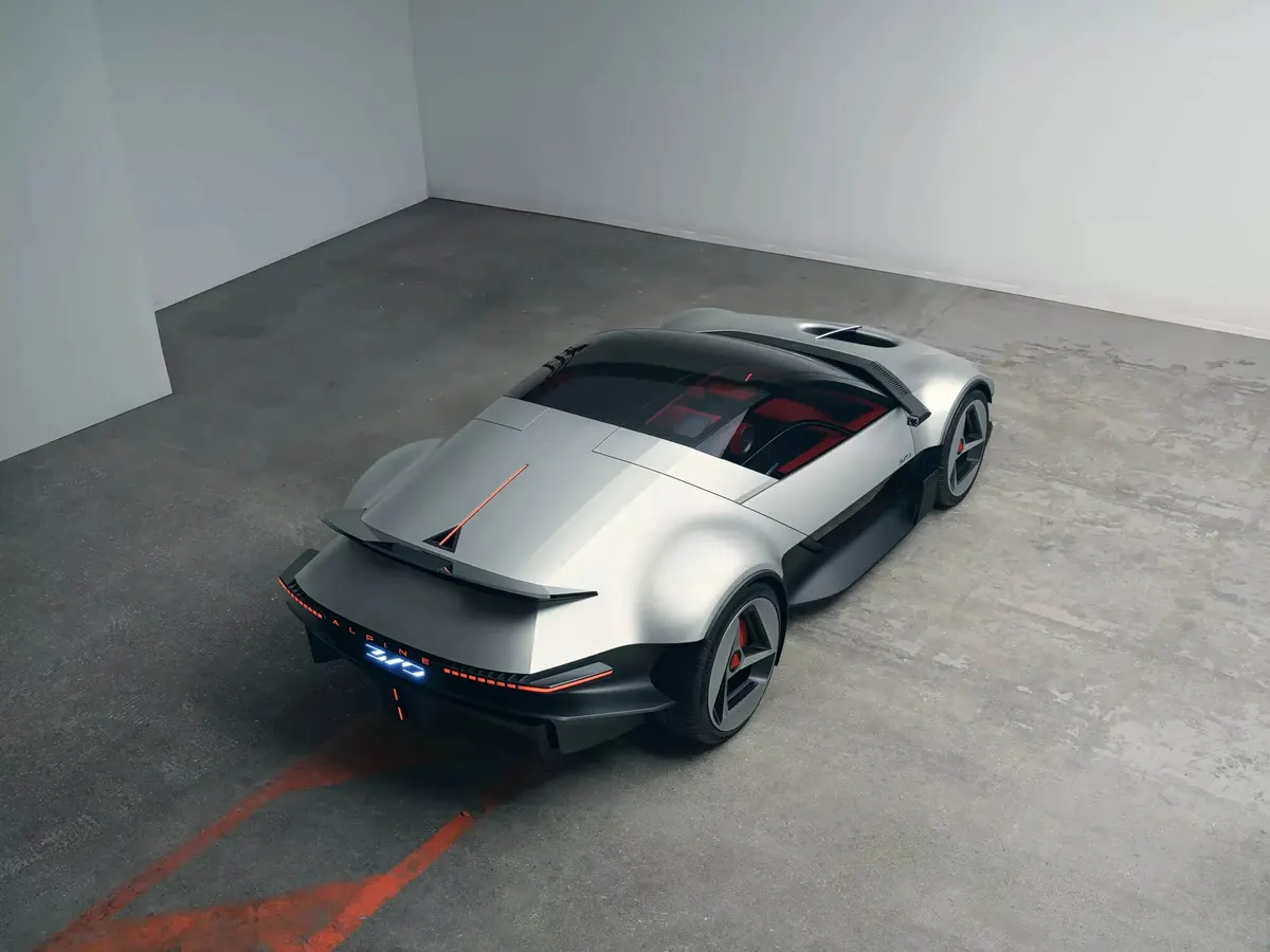 Концепт Alpine A310 VISION сзади сверху: антикрыло, красная полоса света на крыше и стеклянная крыша