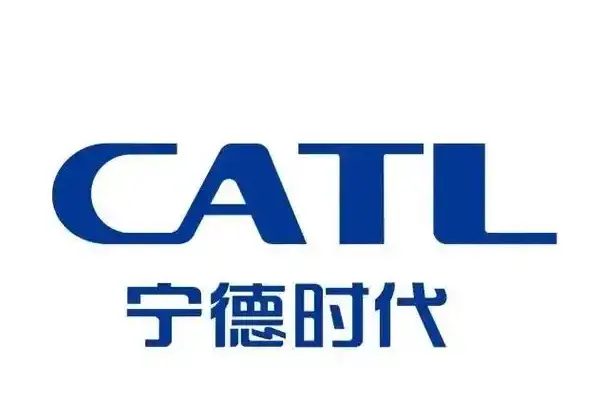 Синий логотип CATL на белом фоне, под ним название компании на китайском языке